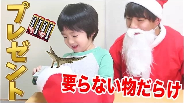 【ト?ッキリ】クリスマスに要らない物をたくさんあけ?たらまさかの大興奮ｗｗｗｗ